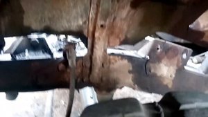 Газ 69 снимаем двигатель переделываем амортизаторы.