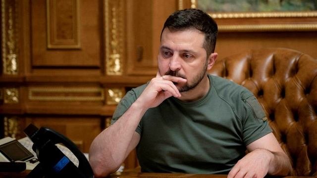 Зеленский внес в Верховную раду законопроекты о продлении военного положения на Украине