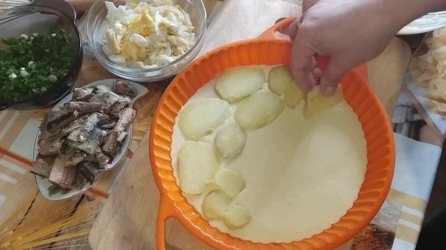 Пирог заливной с рыбкой и яйцом смотреть онлайн