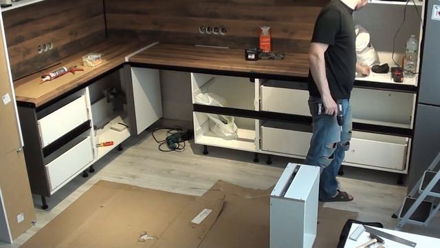 Большая кухня в не большой квартире. смотреть онлайн