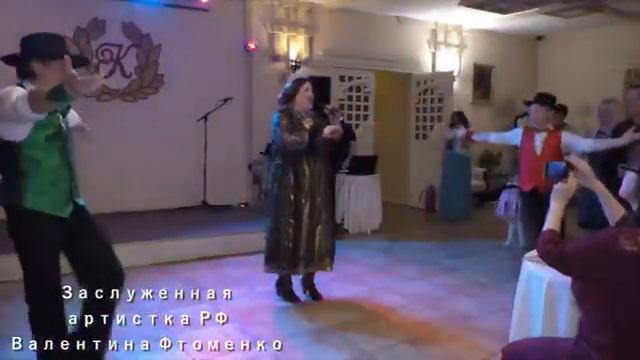 Поет Заслуженная артистка России Валентина Фтоменко
