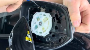 Toyota Hilux 2020 Mirror Cap Removal