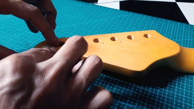 FENDER STRATOCASTER LOGO WATER DECAL смотреть онлайн