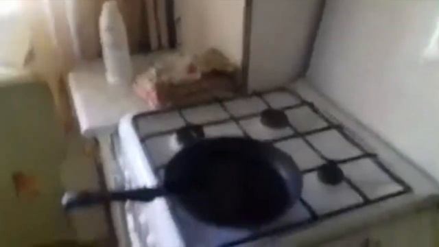 Упал лицом в кипящее масло видео. Упал лицом в кипящее масло видео