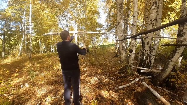 Строим укрытие от дождя в лесу смотреть онлайн