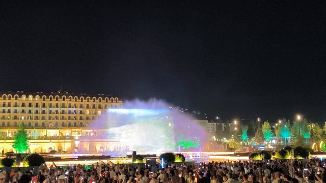 Самый большой светомузыкальный фонтан России находится в Дербенте. смотреть онлайн