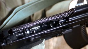 АК 74 АВТОМАТ КАЛАШНИКОВА Изнутри при стрельбе
