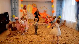 Вторая младшая группа (3-4 года). Пляска с листочками