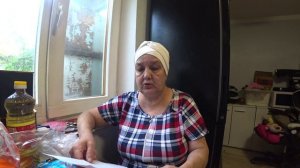 Жизнь в деревне. Принесла ее, а что с ней делать, не знает.