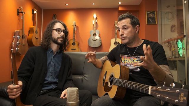 Guitare contreplaquée versus table massive, c'est quoi la différence ? - Explication & Test смотреть онлайн