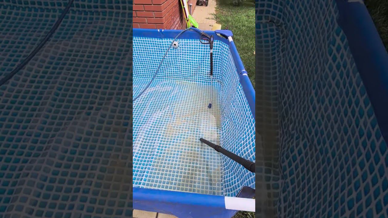 Чистка бассейна с помощью водопылесоса Panda XP 515 смотреть онлайн