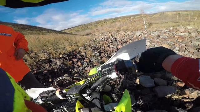 Эндуро гонка в Коркино, Разрез XXL 21.10.2018 (На бору у Короба) Отрывки трассы смотреть онлайн