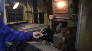 ИЦ универсальный резьбо шлифовальный станок 5К822В часть 1