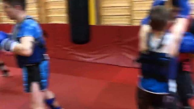 БУЛАТ (РОССИЯ). Наработка ударов локтями и коленями смотреть онлайн