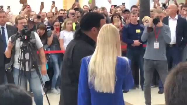 Стивен Сигал в ТЦ Красная Площадь Краснодар