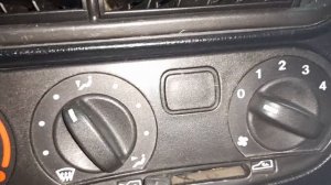 Если у вас зимой потеют стёкла в автомобиле и вы не знаете что делать, посмотрите это видео.