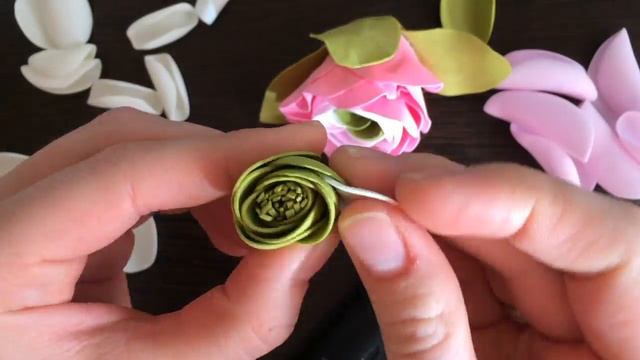 Как сделать цветок ранункулюс их Фоамирана своими руками DIY. Мастер-класс за 1 минуту смотреть онлайн