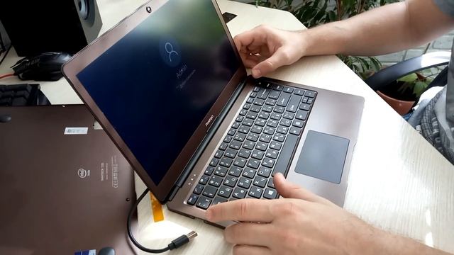 Ноутбук PRESTIGIO Smartbook 133S не включается! (( смотреть онлайн