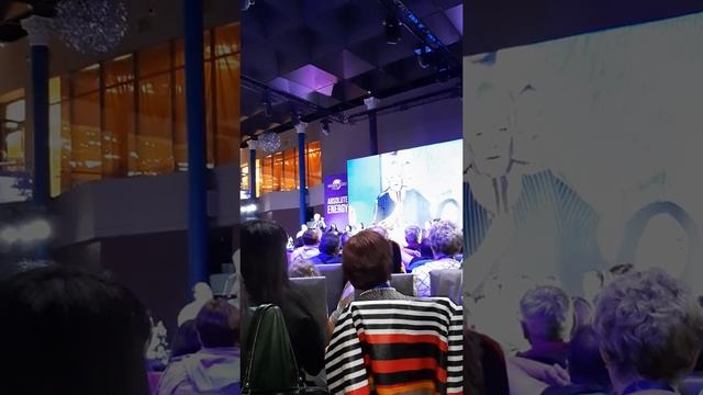 Почему вода с #waterforlife иногда становится мутной и с запахом? смотреть онлайн