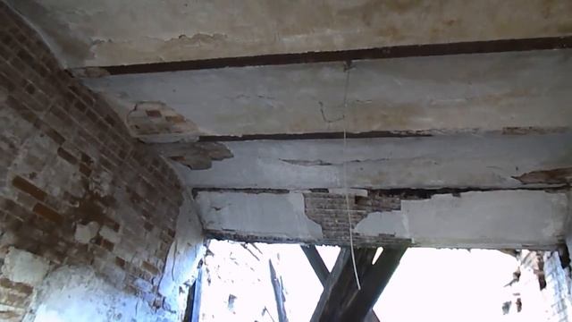 Тюмень. Руины складов со странной кладкой одной из стен поверх разрушенной ранее стены. Ч.1 смотреть онлайн