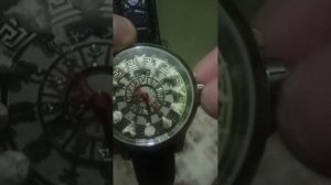 часы 12 зодиаков. Не работает заводная головка часов.