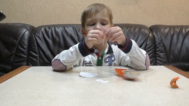 Kinder JOY Angry Birds игрушка Chuck смотреть онлайн