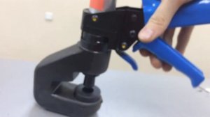 Дырокол для лотков ручной