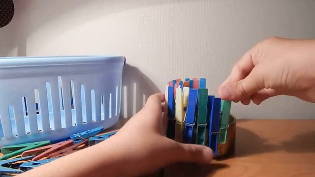 Лайфак. Выпуск 1. Как сделать уникальную оригинальную коробочку для прищепок?