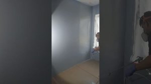 безвоздушная покраска.Исправление стен после покраски валиком и перекраска!