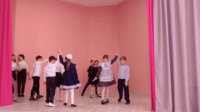 Обучающиеся совместно с педагогами подготовили творческие номера и поздравления. смотреть онлайн