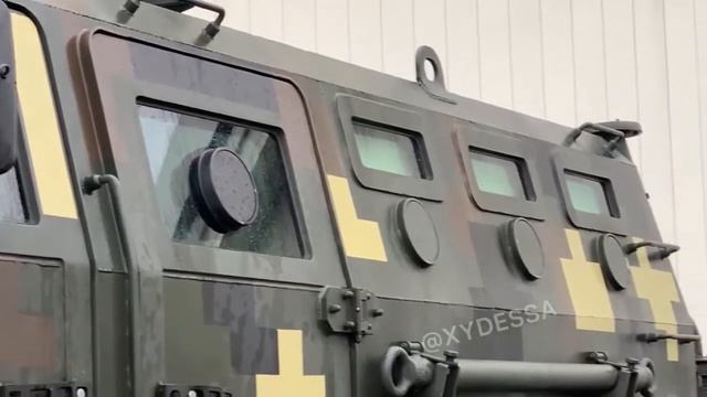 🇺🇦 На Морвокзале уже открыли выставку военной техники, которую можно посмотреть до 16.00 смотреть онлайн