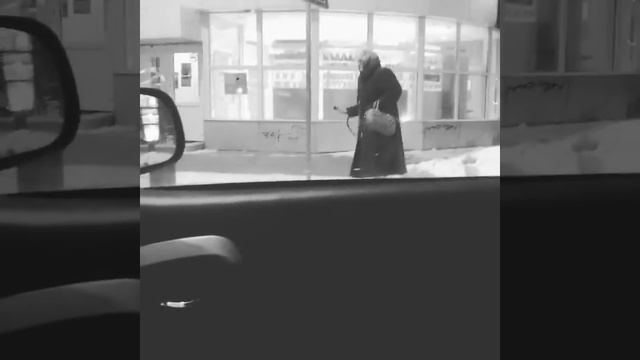 Странная бабушка в Воронеже смотреть онлайн