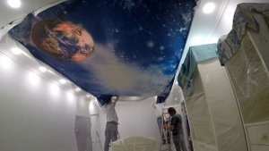 Натяжной потолок звездное небо с подсветкой планет!