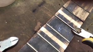 отреставрировал дедушкину гитару, полуакустическую луначарку.