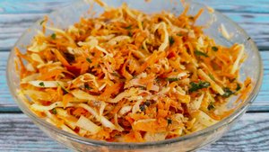 Салат из тунца, моркови и капусты. Просто и вкусно