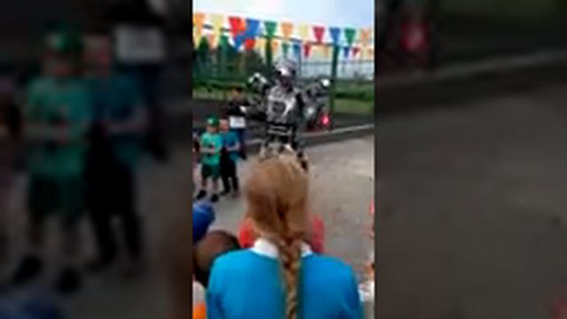 Поздравление робота Вертера