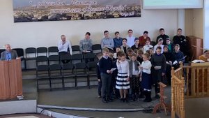 Детская группа пение «Бог заботится о мне - это вижу в каждом дне»