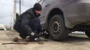 Как снять колесо,если оно прикипело