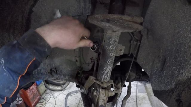 Замена стоек стабилизатора Рено Дастер смотреть онлайн