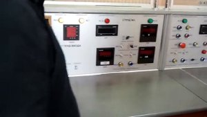 Испытание указателей напряжения на лаборатории для испытания средств индивидуальной защиты
