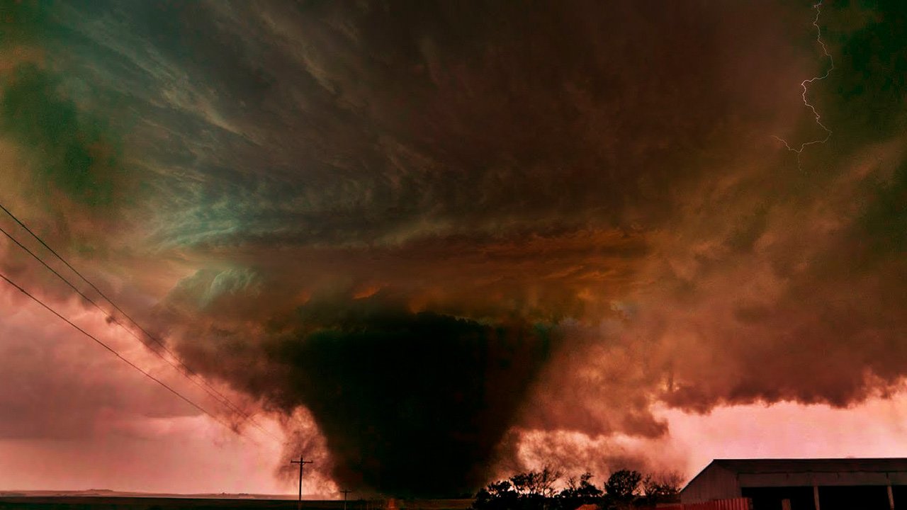 Сегодня будет сильная буря. Торнадо в Кентукки 2021. Торнадо в Америке 2023. Торнадо смерчи в США В 2013 году. Торнадо шторм Канзас.