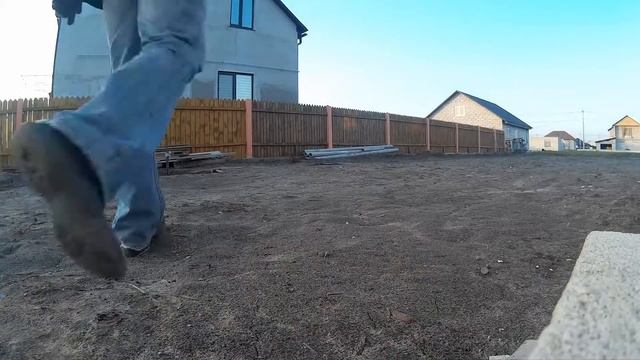 Посадка  деревьев на участке