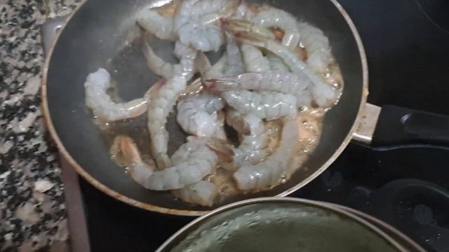 Как приготовить Креветки?? Жареные Креветки вкусно и быстро!Рецепт сочных жареных Креветок!