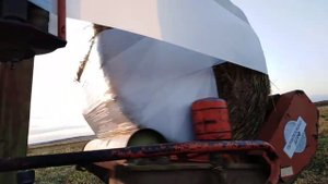 ?обмотка рулона сенажа плёнкой 19