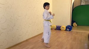 Удар ногой юп-чаги со скольжением. Связка ударов ногами и руками. Тренировка тхэквондо