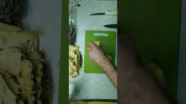 Лёгкий и красивый способ нарезать Ананас. Как почистить ананас. Красивая Подача ананаса. а ты знал?