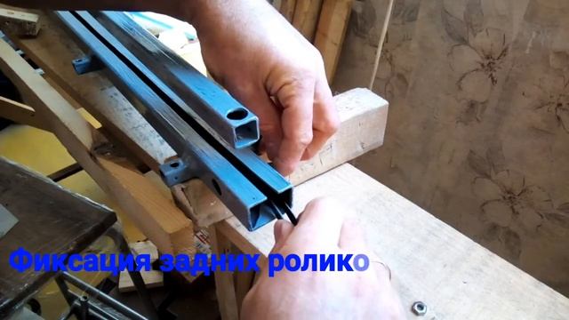 Выдвижная вешалка для одежды.