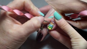 Точечная роспись на ногтях