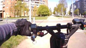 На электросамокате еду к горкам.