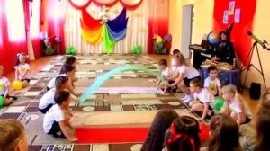 Танец _Не уроните шарик!_ на День Земли в детском саду.mp4